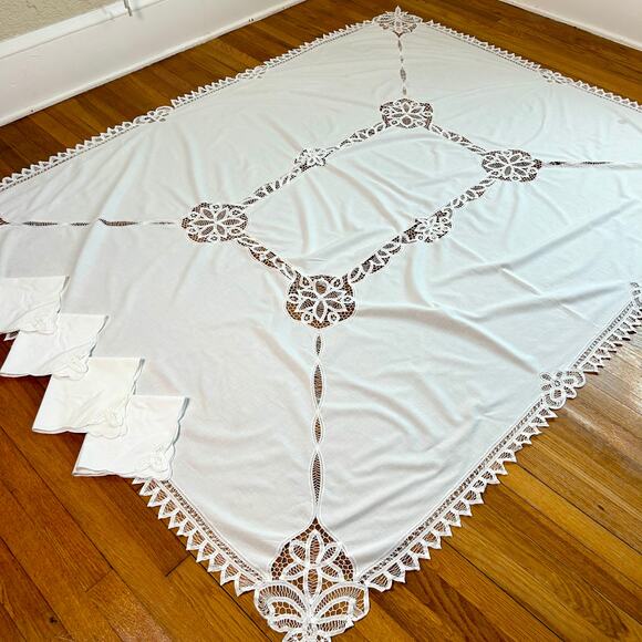 Vintage White 82 x 64 Cutwork Lace Tablecloth with 8 Matching Napkins - Picture 1 of 16